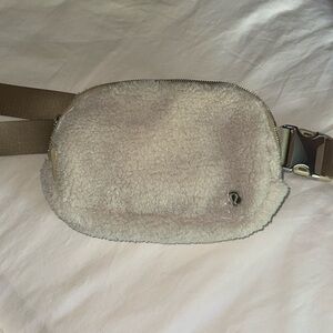 Lulu lemon sherpa belt bag never worn